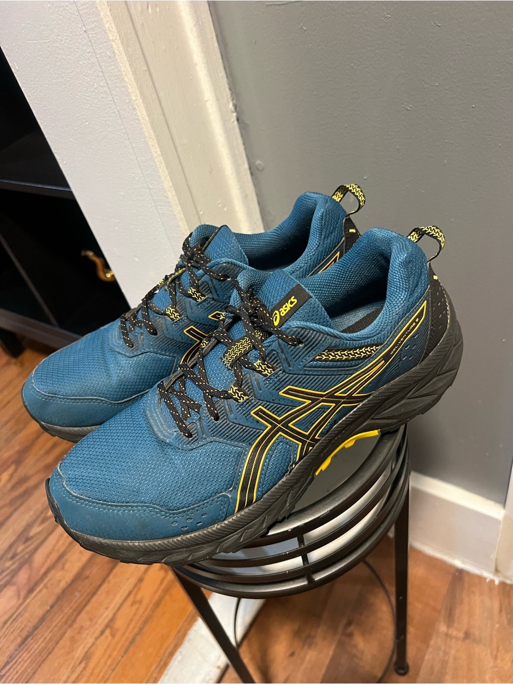 ASICS Men's Blue and Black Running Shoes with Yellow Accents size 10.5